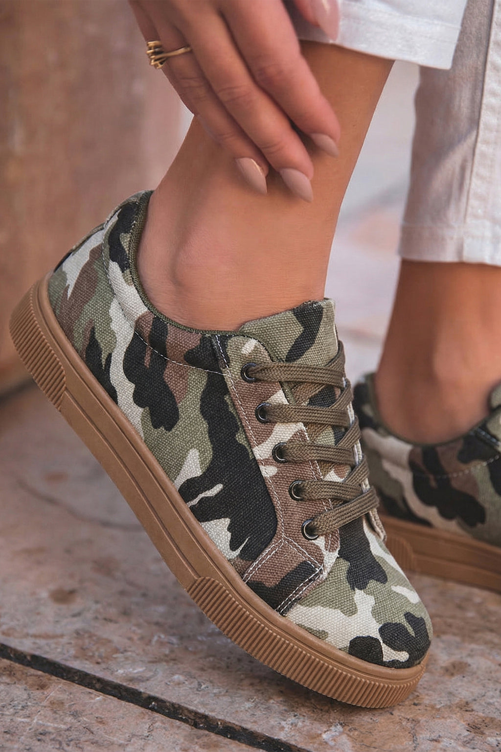 Four Leaf Clover Camouflage Print Lace-up Flat Shoes